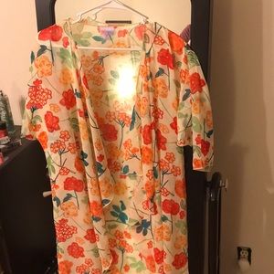 🦄 Floral Shirley size Medium BNWT